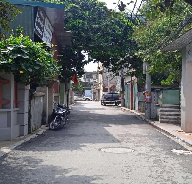 Bán nhà đường Ninh Hiệp, Quy Mông, kinh doanh quần áo, vải, 125m, mặt tiền rộng: 9m, 15 tỷ 