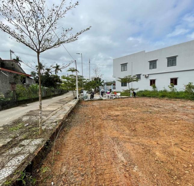 Cần bán gấp lô đất ngay chợ Lệ Trạch, Điện Tiến, Điện Bàn - Chỉ 345tr/nền (116m2 nở hậu 6m), sổ hồng sẵn