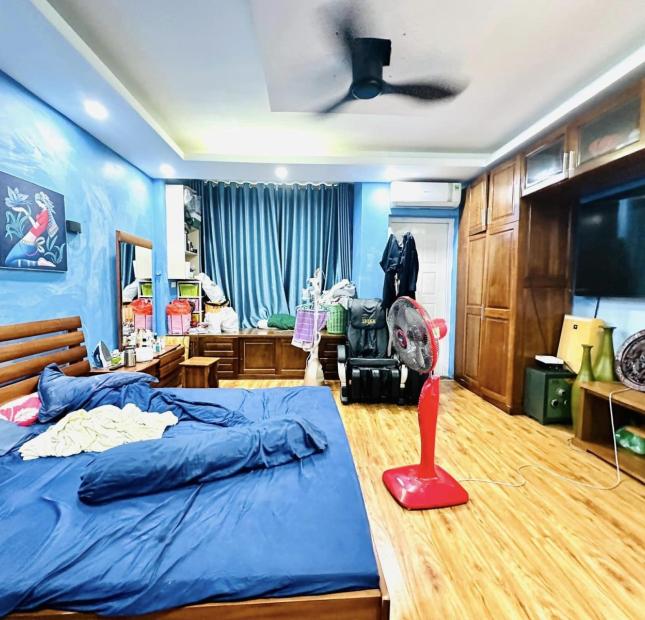 Bán nhà Hào Nam 45 x 5 tầng giá nhỉnh 4 tỷ
