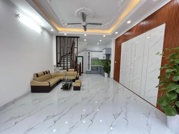 Bán Nhà Định Công Hạ - Hoàng Mai , DT : 40m2 , 5 Tầng , Giá Hơn 4 Tỷ 