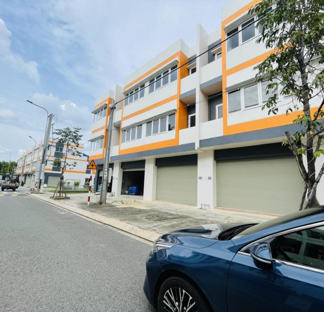 Cần Bán Gấp Căn Shophouse 1 trệt 2 lầu mặt tiền chính kinh doanh