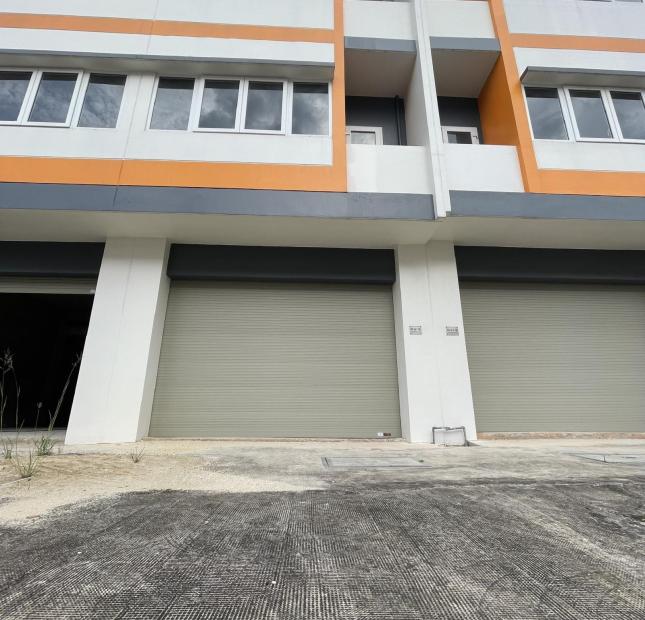 Cần Bán Gấp Căn Shophouse 1 trệt 2 lầu mặt tiền chính kinh doanh