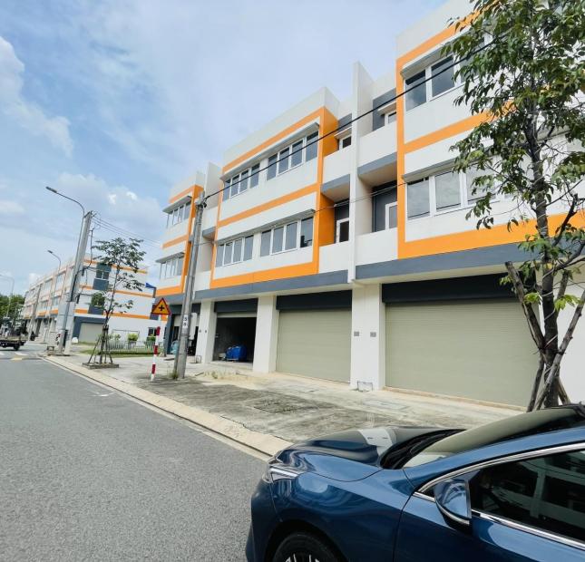 Cần Bán Gấp Căn Shophouse 1 trệt 2 lầu mặt tiền chính kinh doanh