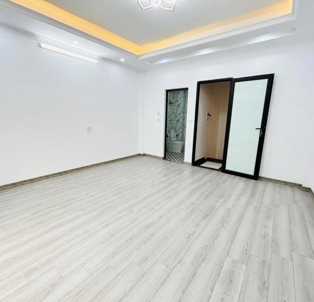 Chính Chủ Bán Nhà Ngã Tư Sở - 6 Tầng x 37m2  - ô tô đỗ cổng - 3 tỷ 78
