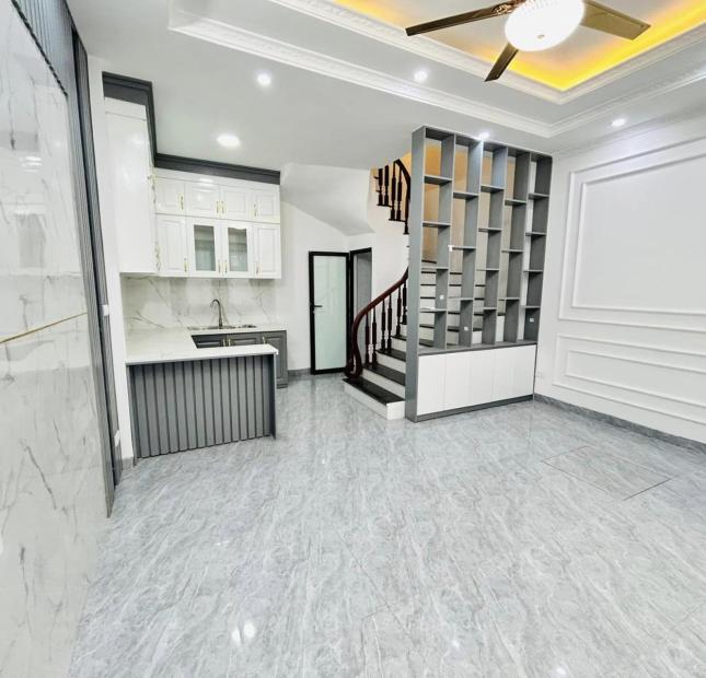 Chính Chủ Bán Nhà Ngã Tư Sở - 6 Tầng x 37m2  - ô tô đỗ cổng - 3 tỷ 78