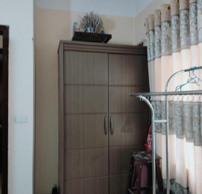 + Cho hộ gia đình thuê gấp, lâu dài căn hộ mặt phố Lê Thanh Nghị, Bách Khoa tầng 3, 70m, 2 ngủ.