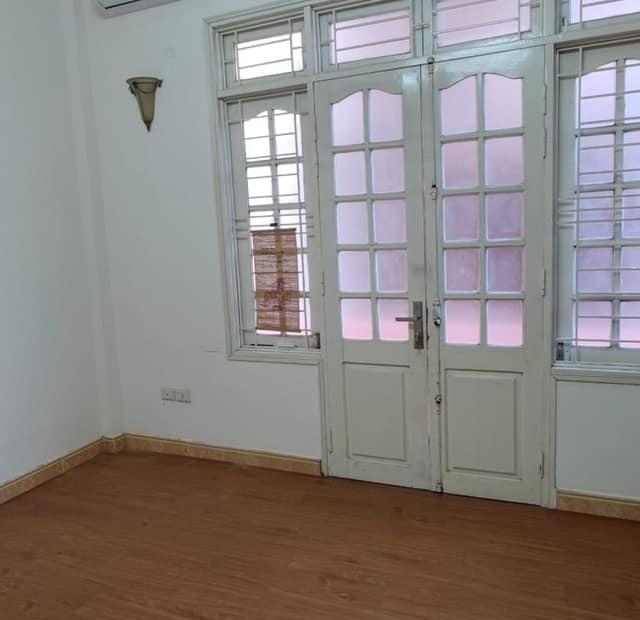 Bán nhà Lạc Long Quân: Ngõ oto, thông Võ Chí Công. Nội thất cơ bản. 45m2x5T Giá: 5.1 tỷ