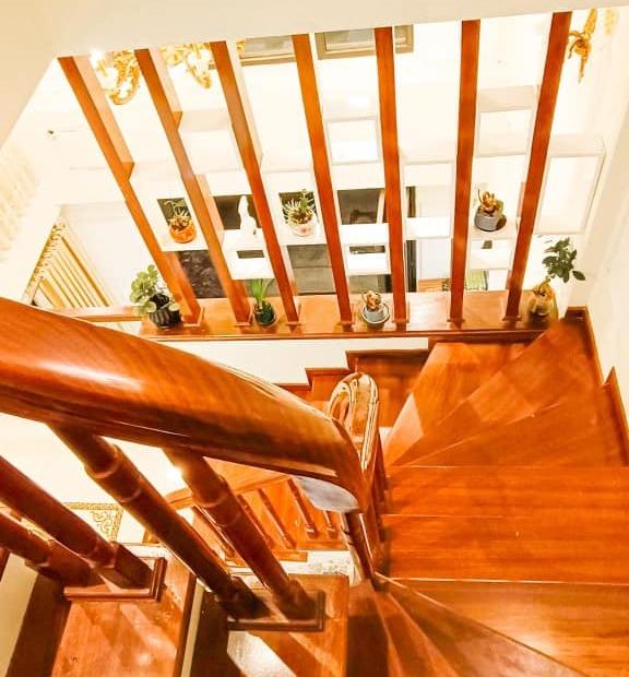 Bán nhà Cổ Linh, lô góc, có gara Ô TÔ, diện tích 50m, giá chỉ hơn 6 tỷ