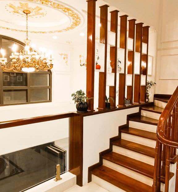 Bán nhà Cổ Linh, lô góc, có gara Ô TÔ, diện tích 50m, giá chỉ hơn 6 tỷ