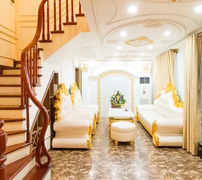 Bán nhà Cổ Linh, lô góc, có gara Ô TÔ, diện tích 50m, giá chỉ hơn 6 tỷ