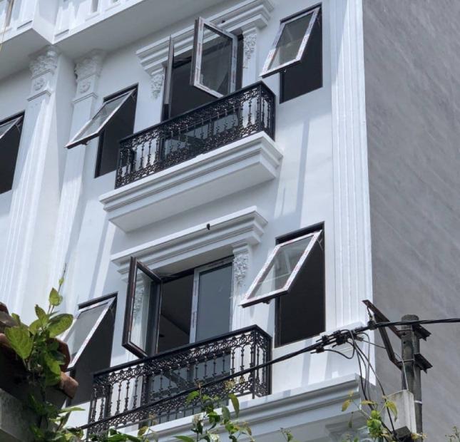 Nhà đẹp Sài Đồng, nội thất cao cấp, DT 30m2 x 5T, MT 4.6m, giá 3.85 tỷ.