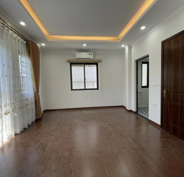 Nhà đẹp Sài Đồng, nội thất cao cấp, DT 30m2 x 5T, MT 4.6m, giá 3.85 tỷ.