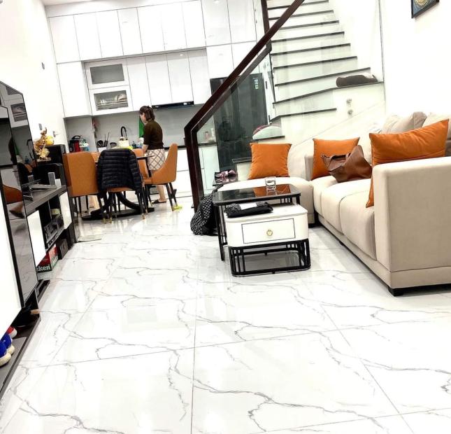 BÁN NHÀ ĐÊ LA THÀNH 35M NỘI THẤT ĐẸP NHỈNH 4TY FULL NỘI THẤT