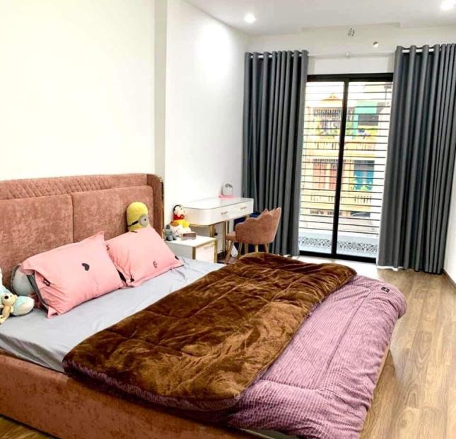 BÁN NHÀ ĐÊ LA THÀNH 35M NỘI THẤT ĐẸP NHỈNH 4TY FULL NỘI THẤT