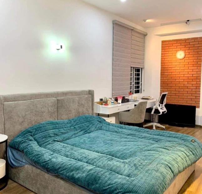 BÁN NHÀ ĐÊ LA THÀNH 35M NỘI THẤT ĐẸP NHỈNH 4TY FULL NỘI THẤT