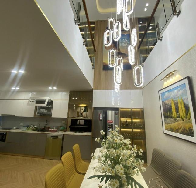 Penhouse đường Nguyễn Trãi, 235m2, chủ nhà để không ở, đủ đồ xịn, 9.4 tỷ