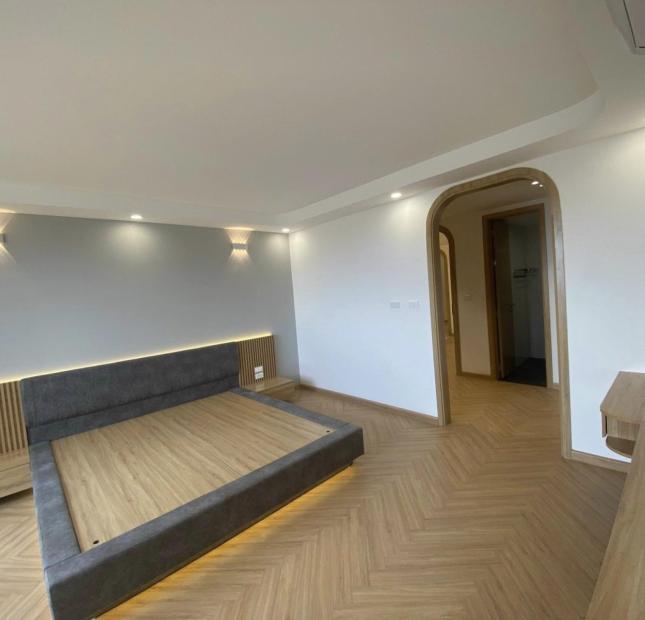 Penhouse đường Nguyễn Trãi, 235m2, chủ nhà để không ở, đủ đồ xịn, 9.4 tỷ