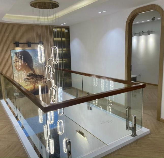 Penhouse đường Nguyễn Trãi, 235m2, chủ nhà để không ở, đủ đồ xịn, 9.4 tỷ