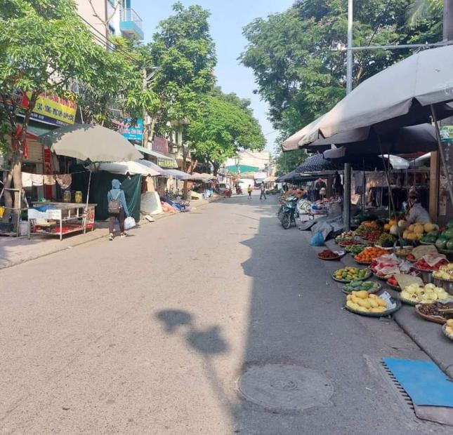 NHỈNH 5 TỶ - NGÕ THÔNG 2 Ô TÔ TRÁNH NHAU - VỊ TRÍ TRUNG TÂM- ĐI BỘ RA CHỢ - HÀNG XÓM VINHOMES RIVERSIDE - VÔ VÀN TIỆN ÍCH