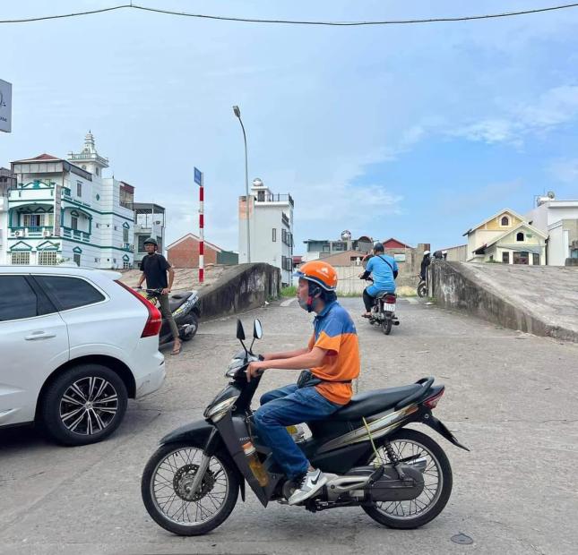 SÁT CHÂN CẦU LONG BIÊN - 5’ SANG PHỐ - TIỆN ÍCH BỦA VÂY QUANH NHÀ - TRẢ GIÁ LÀ CHỦ BÁN