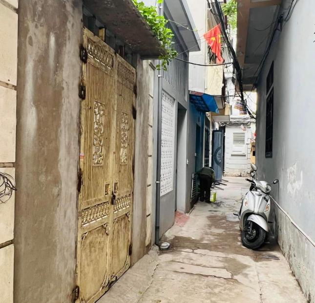 SÁT CHÂN CẦU LONG BIÊN - 5’ SANG PHỐ - TIỆN ÍCH BỦA VÂY QUANH NHÀ - TRẢ GIÁ LÀ CHỦ BÁN