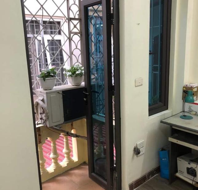 TT CẦU GIẤY - GẦN OTO - NHÀ 2 THOÁNG - TẶNG NỘI THẤT SIÊU ĐẸP - CỬA GỖ ĐẸP TOÀN LOẠI DÀY 3.5 LI -  TRƯỚC NHÀ THOÁNG RỘNG