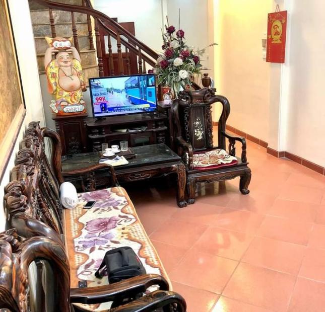 TT CẦU GIẤY - GẦN OTO - NHÀ 2 THOÁNG - TẶNG NỘI THẤT SIÊU ĐẸP - CỬA GỖ ĐẸP TOÀN LOẠI DÀY 3.5 LI -  TRƯỚC NHÀ THOÁNG RỘNG