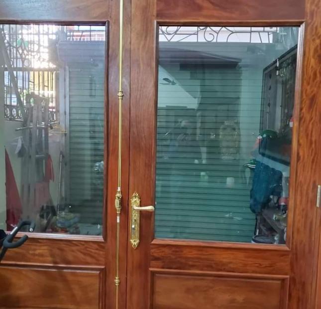 TT CẦU GIẤY - GẦN OTO - NHÀ 2 THOÁNG - TẶNG NỘI THẤT SIÊU ĐẸP - CỬA GỖ ĐẸP TOÀN LOẠI DÀY 3.5 LI -  TRƯỚC NHÀ THOÁNG RỘNG