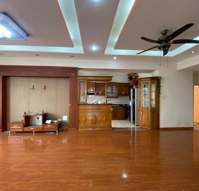 Chính chủ bán căn hộ chung cư 130 Nguyễn Đức Cảnh căn góc 131,2m 3PN ban công ĐN nhà đẹp như hình
