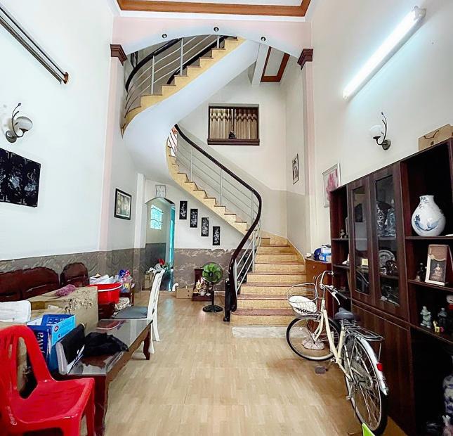 Kẹt tiền bán lỗ nhà Phan Đăng Lưu ngã tư PN, 3 tầng, 5PN, ngang 5.3m, 100m2 nhỉnh 9 tỷ