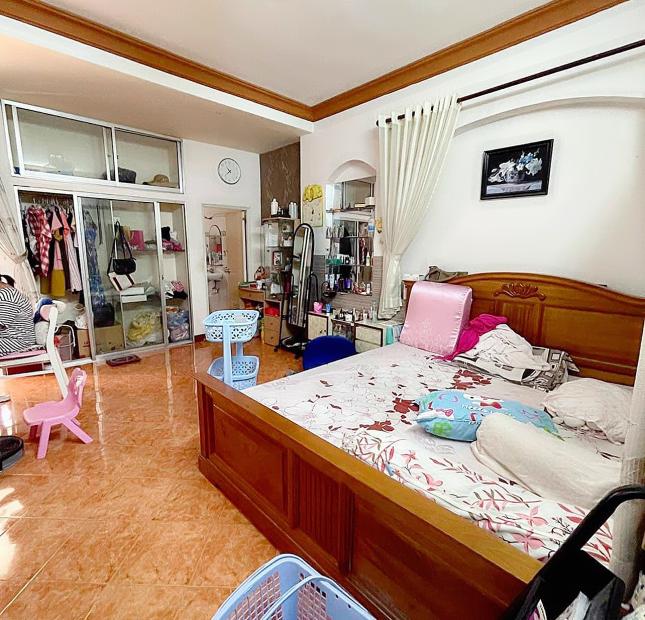 Kẹt tiền bán lỗ nhà Phan Đăng Lưu ngã tư PN, 3 tầng, 5PN, ngang 5.3m, 100m2 nhỉnh 9 tỷ