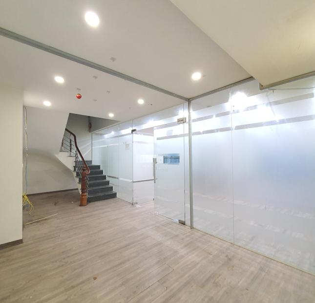 CẦN BÁN CĂN PENHOUSE 22TR/M2  - CẦU GIẤY - LÀM VĂN PHÒNG HAY VỀ THIẾT KẾ BỂ BƠI - SÂN VƯỜN Ở CỰC VIP