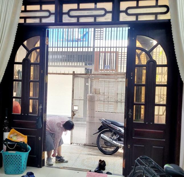 CHỦ GẤP BÁN NHÀ ĐẸP 2 TẦNG VUÔNG VỨC Ở NGAY-NGAY CẦU BÌNH LỢI 