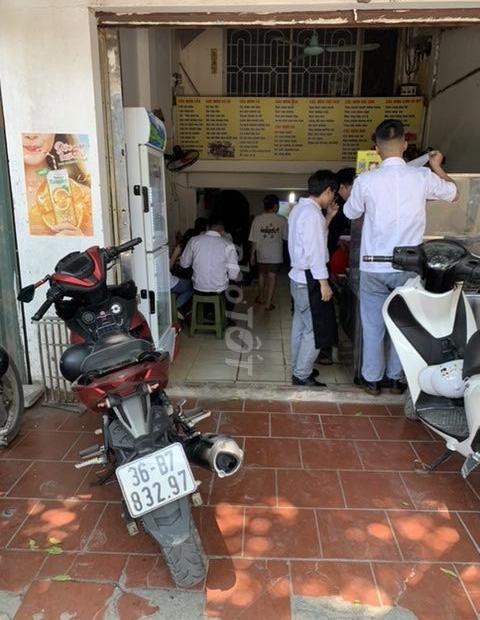 Sang nhượng quán cơm bình dân tại số 637 Phúc Diễn, Quận Nam Từ Liêm, Hà Nội.