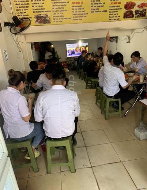 Sang nhượng quán cơm bình dân tại số 637 Phúc Diễn, Quận Nam Từ Liêm, Hà Nội.