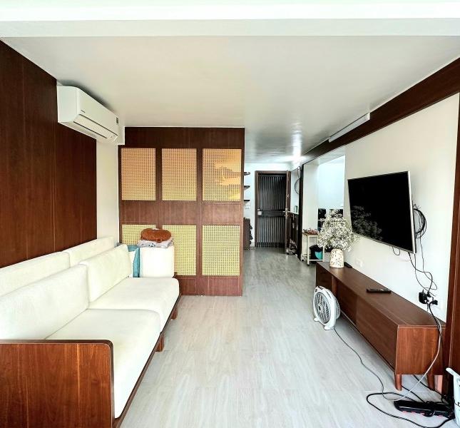Bán gấp căn hộ chung cư phố Tạ Quang Bửu 70m2, giá 2.45 tỷ