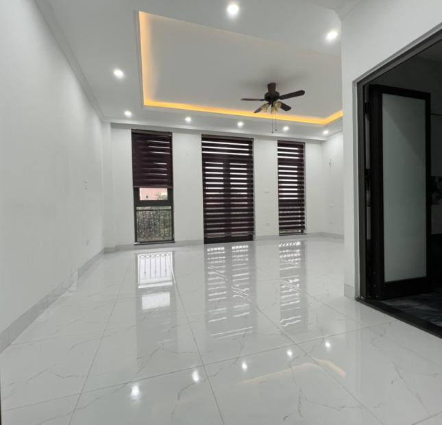 Cho thuê nhà mặt phố KĐT Garden City Thạch Bàn- 120m2 * 4 tầng đối diện trường TTPH Thạch Bàn kinh
