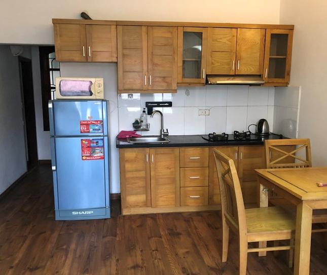 Cho thuê Căn hộ dịch vụ 65m2 1N,1K phố  Thụy Khuê, Tây Hồ. Nhà ban công thoáng gần hồ. Chỉ 6.5tr