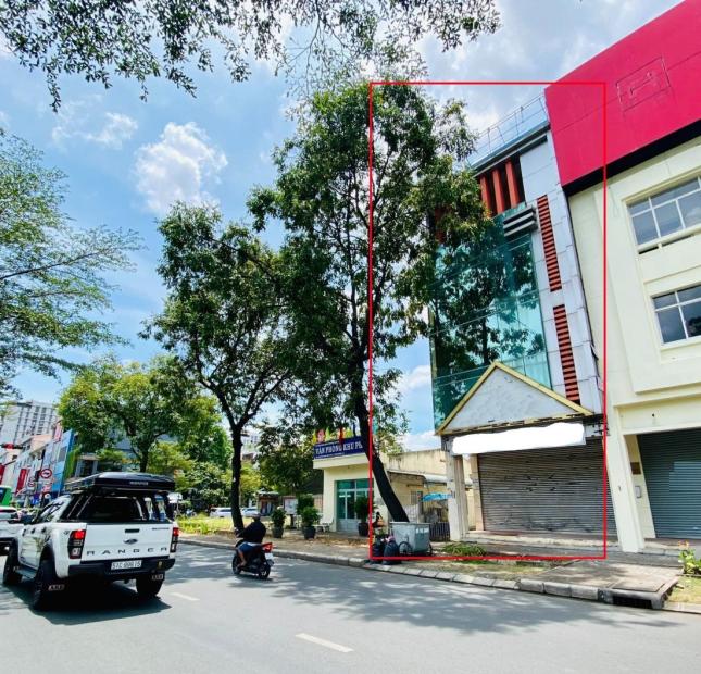 Nhà phố Mỹ Toàn 3 mặt tiền đường Nguyễn Văn Linh, Phú Mỹ Hưng, vị trí đẹp giá tốt nhất