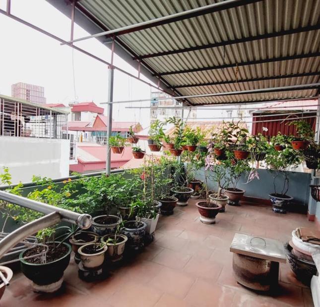 Cần bán nhà 5 tầng trung tâm Đống Đa, ngõ rộng, thoáng