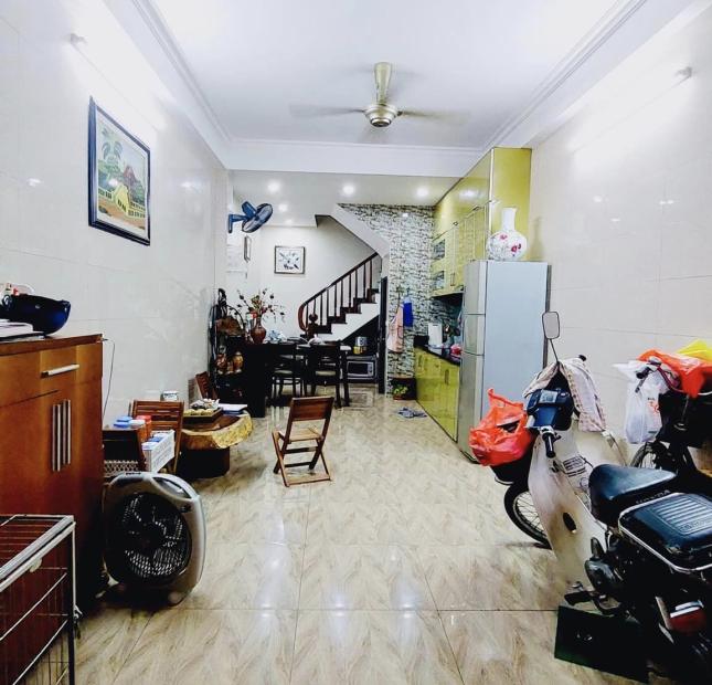 Cần bán nhà 5 tầng trung tâm Đống Đa, ngõ rộng, thoáng