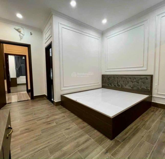 Bán gấp nhà MT Trần Hữu Trang, quận Phú Nhuận, DT 85m2, giá 17.9 tỷ