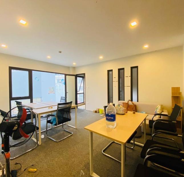 Trống duy nhất 1 văn phòng 40m2 cho thuê tại 398 Vũ Trọng Phụng, Thanh Xuân. Giá 6 triệu/tháng
