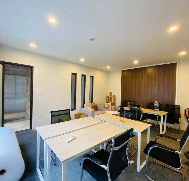 Trống duy nhất 1 văn phòng 40m2 cho thuê tại 398 Vũ Trọng Phụng, Thanh Xuân. Giá 6 triệu/tháng