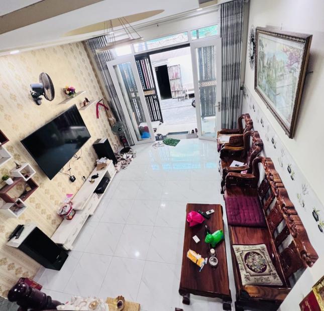 Gấp bán nhà đường Ngô Gia Tự Quận 10 , 42m2 - HXH - giá chỉ Nhỉnh 5Tỷ TL. 