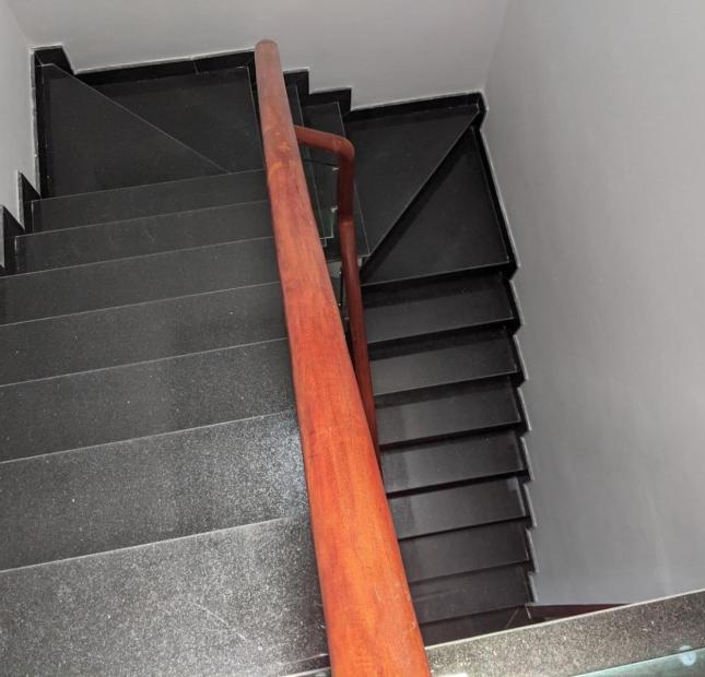 Cần bán nhà sát chợ Phạm Văn Bạch, phường 15, Tân Bình, DT 82m2, 6tỷ9