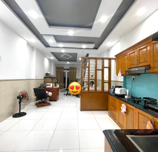 Cần bán gấp nhà Nguyễn Phúc Chu,3 tầng BTCT, DT 4x13, giá 5tỷ4