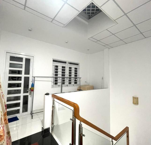 Cần bán gấp nhà Nguyễn Phúc Chu,3 tầng BTCT, DT 4x13, giá 5tỷ4