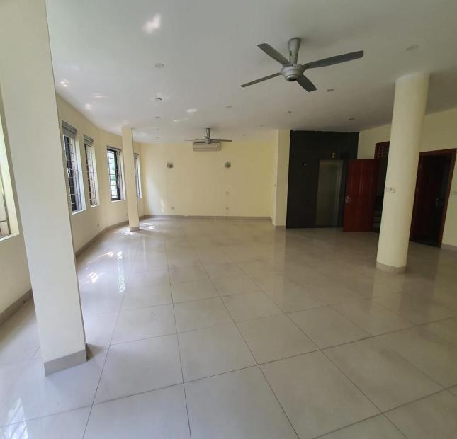 CHO THUÊ - NHÀ PHỐ TRUNG KÍNH - 90M2 X 3 SÀN - THÔNG SÀN - THANG MÁY - Ô TÔ 2 CHIẾC CHẠY SONG