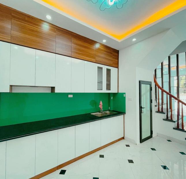 Hot quá! Nhà 33m 5 tầng phố Đông La ô tô vào cửa gần thiên đường Bảo sơn, Aeon Mall Hà Đông, Bến xe Yên Nghĩa nhỉnh 3,3 tỷ